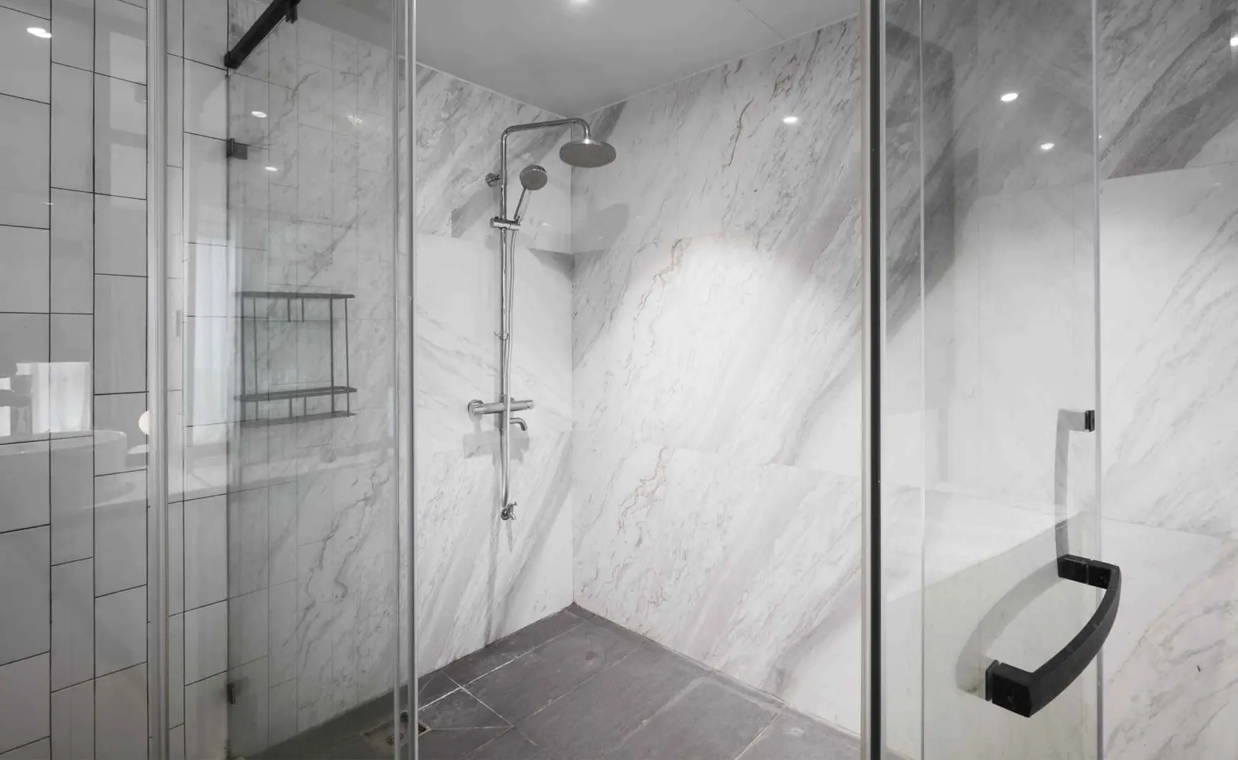 Framed Vs. Frameless Shower Doors: The Best Choice For You Framed VS. Frameless Shower Doors: The Best Choice For You